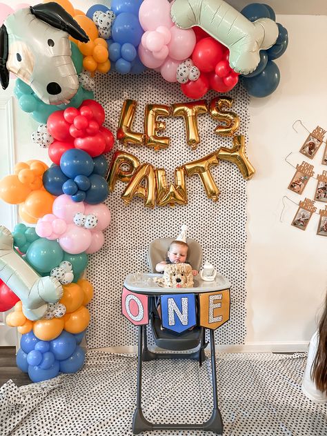 Dog Themed One Year Old Party, Spot The Dog Themed Birthday Party, 2 Year Birthday Theme Dog, Dog Theme Smash Cake, First Birthday Party Dog Theme, Baby First Birthday Dog Theme, Dog Birthday Theme Kids, Dog Themed 1st Birthday Party Ideas, Who Let The Dogs Out Party