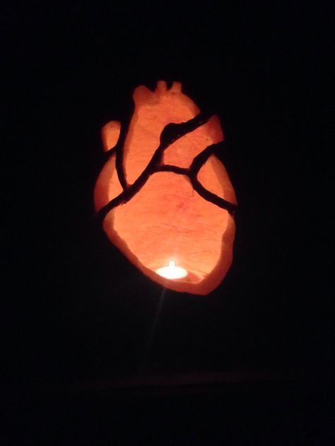 Anatomically correct heart pumpkin Moon And Sun Pumpkin Carving, Rib Cage Pumpkin Carving, Pumpkin Carving Inspo Creative, Pumpkin Carving Love, Heart Pumpkin Carving, Halloween Pumpkins Carvings Designs, Gothic Pumpkin, Halloween Pumpkin Carving Ideas, Heart Pumpkin