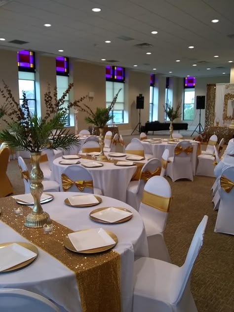 White And Gold Banquet Decor, White And Gold Event Decor, Repass Decorations Ideas, White And Gold Decorations Party Ideas, White And Gold Party Decorations, Purple And Gold Wedding Theme, Wedding Table Deco, Gold Table Decorations, Royal Blue Wedding Theme