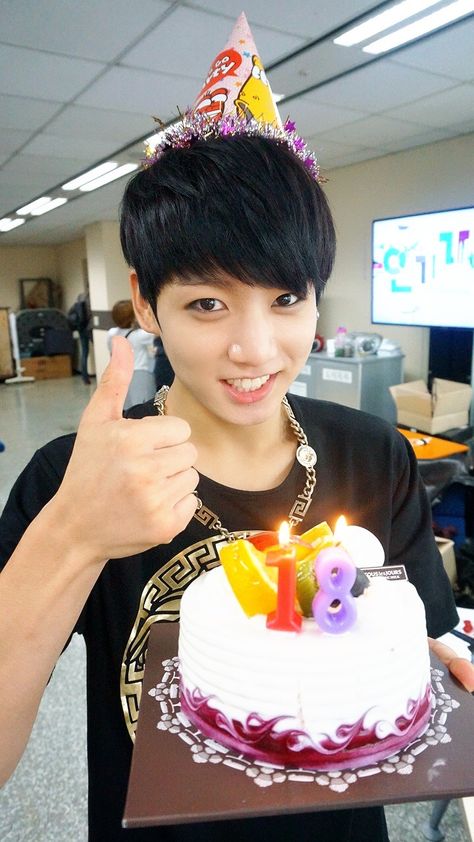 Jungkook 2014, Bts Cake, جوني ديب, Bts Happy Birthday, Bts Predebut, Bts Jungkook Birthday, Bts Birthdays, Jungkook Selca, Jung Kook