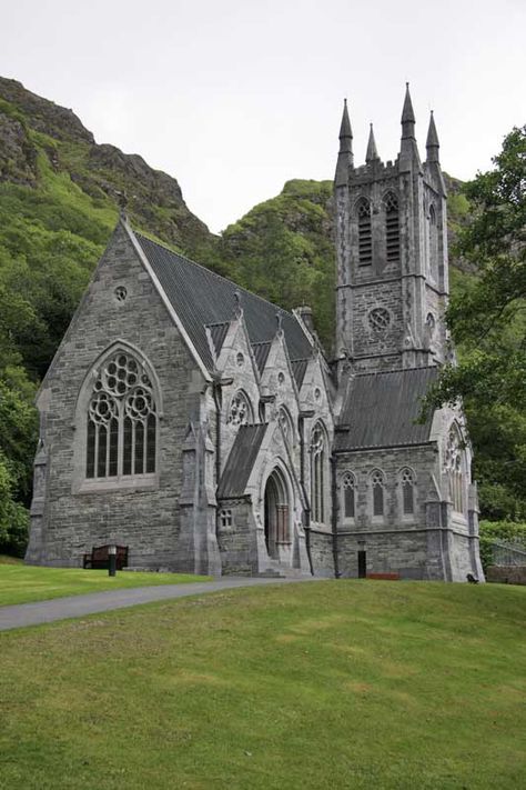 Connemara Ireland, Kylemore Abbey, Abandoned Churches, Images Hello Kitty, Houses Of The Holy, County Galway, Old Country Churches, Church Pictures, Gothic Cathedrals