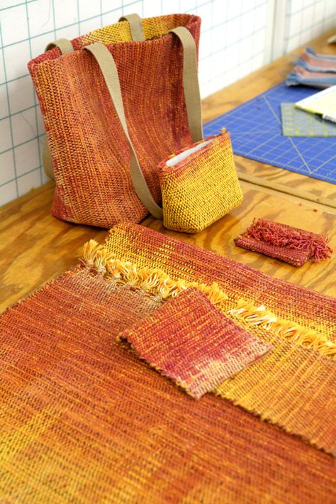 Rag Weaving, Saori Weaving, Handwoven Bag, Rigid Heddle Weaving, Weaving Tutorial, Heddle Loom, Fibres Textiles, Weaving Textiles, Weaving Projects