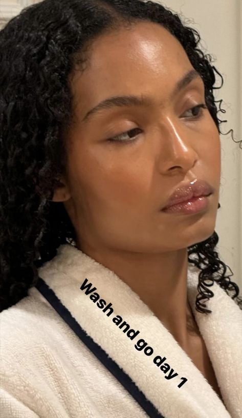 Yara Shahidi. Curls. Natural hair. Yara Shahidi Makeup, Yara Shahidi Outfits, Yara Shahidi Aesthetic, Yara Shahidi Hairstyles, Yara Shahidi, Celebrity Look Alike, Natural Curls Hairstyles, Hair Clothes