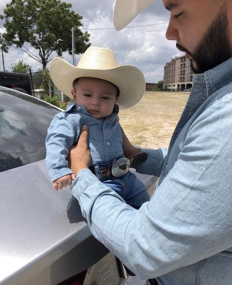 Hispanic Babies, Western Baby Clothes, Baby Boy Cowboy, Country Baby Boy, Foto Cowgirl, Baby Clothes Country, Mexican Babies, Western Babies