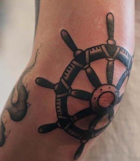 Ship wheel tattoo old school Helm Tattoo, Traditional Nautical Tattoo, Ship Wheel Tattoo, Old School Tattoo Sleeve, Ship Tattoos, Nautical Tattoo Sleeve, Wheel Tattoo, Sailor Tattoos, Tattoos Black