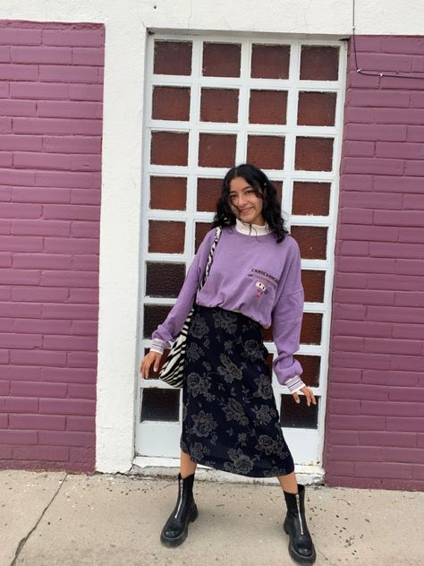 Purple Midi Skirt Outfit, Lavender Skirt Outfit, Purple Skirt Outfit, Long Purple Skirt, Purple Midi Skirt, Lavender Skirt, Skirt Outfit Fall, Outfit Boots, Purple Outfit