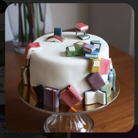 Story Book Cake Ideas, Library Cake Ideas, Book Design Cake, Stack Of Books Cake, How To Make A Book Cake, Books Birthday Cake, Bookish Birthday Cakes, Book Themed Birthday Cake, Book Themed Sweet 16