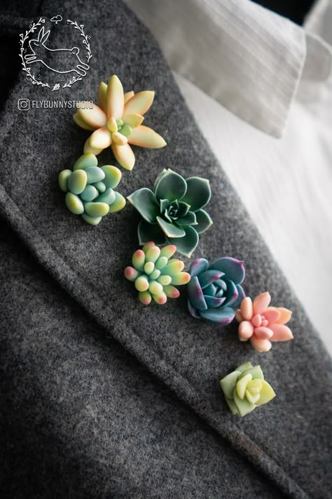 Handmade succulent brooches with butterfly clasp or lapel pins. Succulent Clay, Working With Polymer Clay, Etsy Photography, Craft Clay, Diy Earrings Polymer Clay, Paper Mache Crafts, Clay Inspo, Polymer Clay Diy, Polymer Clay Jewelry Diy