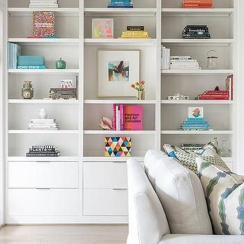 Organized Bookshelves, Built In Bookshelf, White Fireplace Mantels, White Built Ins, Cool Bookshelves, Styling Shelves, Bookshelf Organization, White Shaker Cabinets, Konmari Method