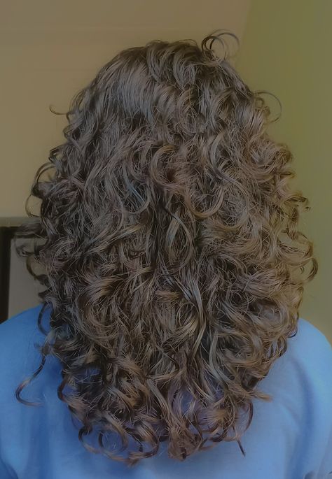 Curly hair,  3a hair, waves ,curls, wavy hair,  wavy curly , 2c hair , 2b 2c 3a hair type , beautiful hair,  feather cut, washday hair, curly hairstyle, hairstyle ,curl type 2b Vs 2c Hair, 2c Curly Hair Haircuts Layers, 2c Hair Aesthetic, 2b Haircut Medium, 2b 2c Haircut, B2 Hair, 3a Haircut, 2c Hair Type, 2c Curly Hair Haircuts