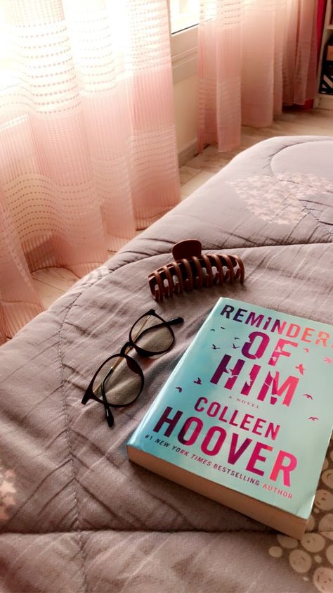 Books Aesthetic Colleen Hoover, Coleen Hoveer Aesthetic, Reminders Of Him Colleen Hoover Aesthetic, Reminders Of Him Colleen Hoover Book, Reminders Of Him Aesthetic Book, Reminder Of Him Colleen Hoover, Colleen Hoover Reminders Of Him, Reminders Of Him Aesthetic, Reminders Of Him Colleen Hoover