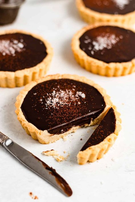 Chocolate Tarts Mini, Chocolate Tarts, Chocolate Tarts Recipe, Tiramisu Dessert, Dark Chocolate Truffles, Mini Tart, Salted Chocolate, Chocolate Tart, Tart Recipes