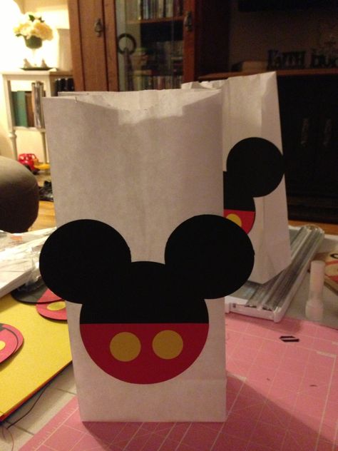 Mickey Mouse clubhouse party treat bags All Made from circle cutouts. White lunch bags (target). Use card stock and permanent tape or liquid glue. (Glue stick is not strong enough and the pieces will fall off) Mickey Mouse Candy Bags, White Lunch, Mickey Mouse Themed Birthday Party, Mickey Mouse Clubhouse Party, Mickey Party, Glue Stick, Minnie Mouse Party, Mickey Mouse Clubhouse, Lunch Bags