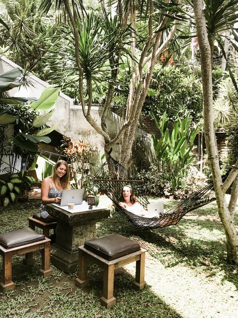 Last month, we had the opportunity to join No Desk Project, a startup coliving and coworking wellness retreat for entrepreneurs in Ubud, Bali while working at the Outpost coworking space with major jungle vibes - right up our alley! Work At The Beach, Outdoor Working Space, Jungle Retreat, Bali Girls, Bali Retreat, Bali Baby, Wellness Space, Smart Working, Working Outside