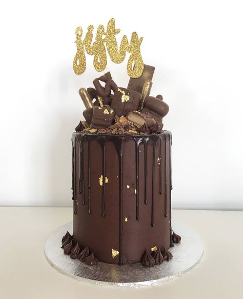 Chocolate Tall Cake, Tall Chocolate Cake, Buttercream Chocolate, Tall Cake, Tall Cakes, Chocolate Cake Decoration, Pretty Birthday Cakes, Chocolate Buttercream, Cake Chocolate