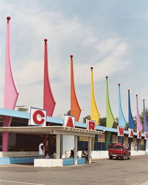 Los Angeles’ “Googie World” Architecture Tour Took Us Back to the Future – PRINT Magazine Googie Design, Googie Architecture, John Lautner, Retro Signs, Vintage Signage, Station Service, Mod Squad, Rainbow Paint, Architecture Images