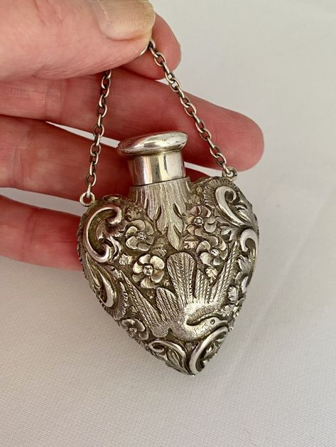 Sampson Mordan Silver Perfume Flask. London 1890. | 947705 | Sellingantiques.co.uk Ornate Antique Silver Locket Necklace Gift, Heart-shaped Antique Silver Locket Necklace, Antique Flask, Vintage Flask, Silver Flask, Ornate Perfume Bottles, 1920s Perfume Bottles, Antique Perfume Bottles Victorian Sterling Silver, Antiques For Sale