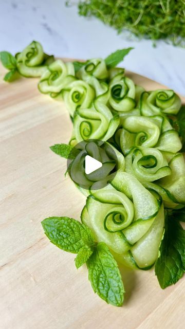 Rio Homhuan on Instagram: "How to make Cucumber Roses 🥒 Save this to make your own 🌹 and share with friends 💚 LINK in my bio to shop the peeler Wishing you a happy and peaceful day 🤍   Follow @inspo_by_rio_ for more 💕  #tutorial #fooddecoration #foodstyling #foodart #handwork #foodinspo #veggie #videocreator" Vegetable Garnishes, Fruit Buffet, Breakfast Catering, Fruit Carvings, Deco Fruit, Fruit Designs, Peaceful Day, Decorações Com Comidas, Fruit And Vegetable Carving