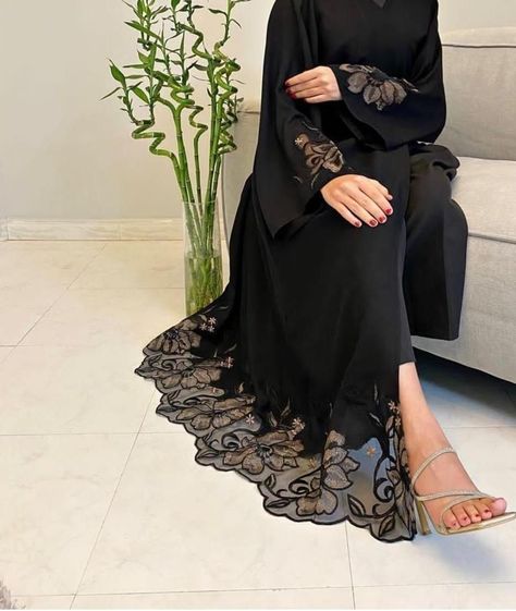 Black Abaya Designs Dubai Style, Black Abaya Designs Dubai, Abaya Designs Latest Dubai, Burka Design, Abaya Designs Dubai, Beautiful Abayas, Black Abaya Designs, Abaya Designs Latest, Abaya Design