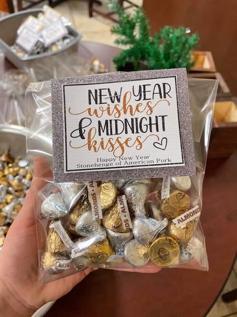 New Year’s Party Favors, Happy New Year Gift Ideas, New Years Eve Gifts, New Years Gift Ideas, Employee Appreciation Gifts Diy, New Years Party Ideas, New Years Gifts, New Years Eve Party Ideas, Nye 2024