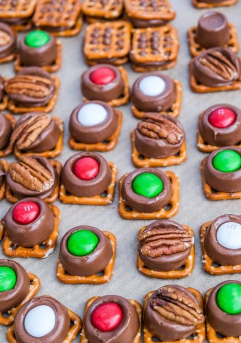 Easy Rolo Pretzel Bites Recipe - The Foodie Affair Pretzel Rolo Pecan Recipe, Pretzel Rolo Bites Christmas, Christmas Rolo Pretzels, Pretzel With Rolos, Pretzel Hershey Kiss M&m Rolo, Pretzel And Rolo Turtles, Pretzel Rollo M&m, Pretzels And Rolos Candy, Rolo Cookies Pretzel