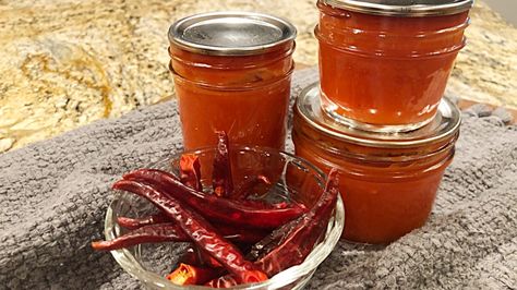 Easy Homemade Hot Sauce Easy Hot Sauce, Canned Venison, Gardening Diy Projects, Cayenne Pepper Sauce, Homestead Recipes, Pantry Recipes, Homemade Hot Sauce, Scratch Cooking, Acre Homestead