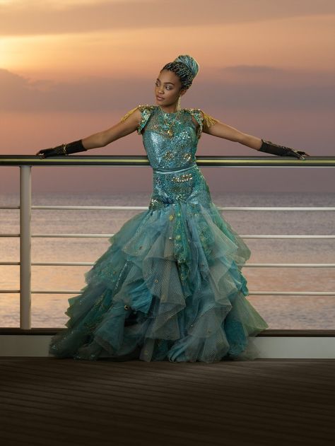 Uma's Cotillion Dress | Descendants 2 | @descendants Descendants Uma, China Mcclain, Uma Descendants, Descendants Pictures, Disney Descendants 2, Descendants Movie, Descendants Costumes, Descendants Party, Disney Channel Descendants