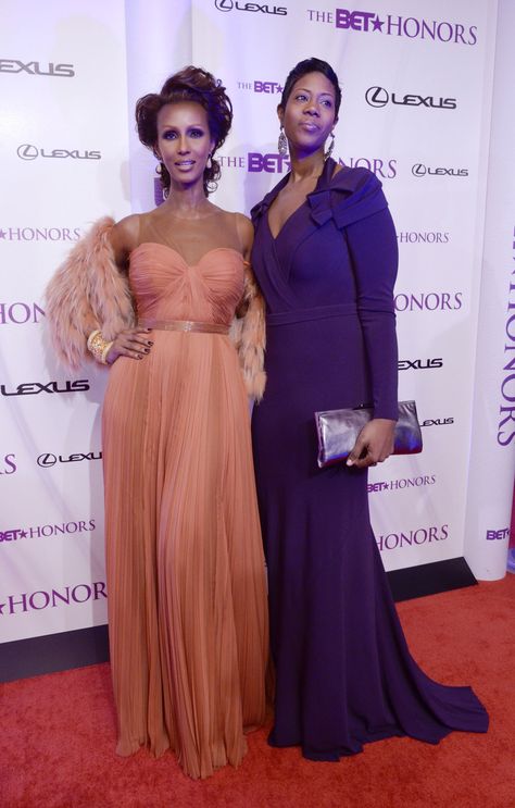 Iman and Zulekha Haywood pose for photographers on the red carpet during the 4th annual BET Honors at the Warner Theatre on January 15, 2011. | Source: Getty Images Fairy Queen Dress, Iman Daughter, Iman Bowie, Iman Model, Supermodel Iman, Mothers Day Post, Style Star, Ethnic Looks, Queen Dress