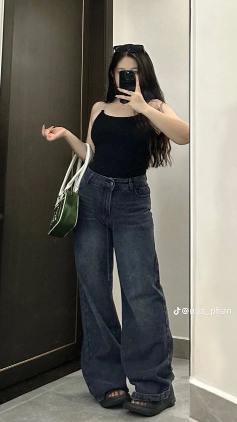 Douyin Plus Size, Outfit Ideas For Chubby Teenagers, Chuppy Girl Outfit, Cubby Girl Outfits Style, Chubby Fashion Outfits Korean, Streetwear Fashion Asian, Ootd Gemuk, Chubby Outfit Ideas, Chubby Girl Outfits