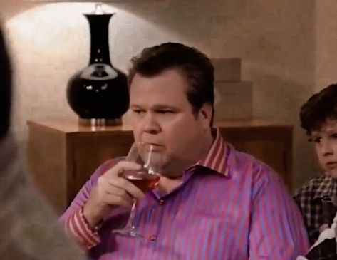 Modern Family Reaction Pics, Modern Family Memes Cam, Cam Modern Family, Winston New Girl, Cameron Tucker, Modern Family Memes, Family Meme, Lights Camera Action, Family Funny