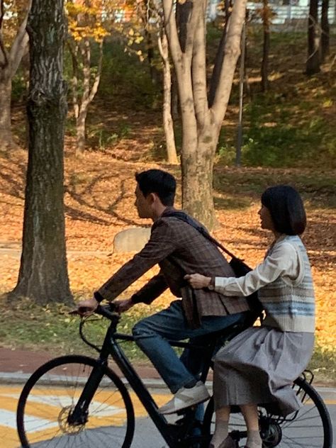 Exo Cartoon, Bike Couple, Couple Poses Reference, Exo Kyungsoo, Do Kyung Soo, Exo Do, Korean Couple, Do Kyungsoo, Couples Photoshoot