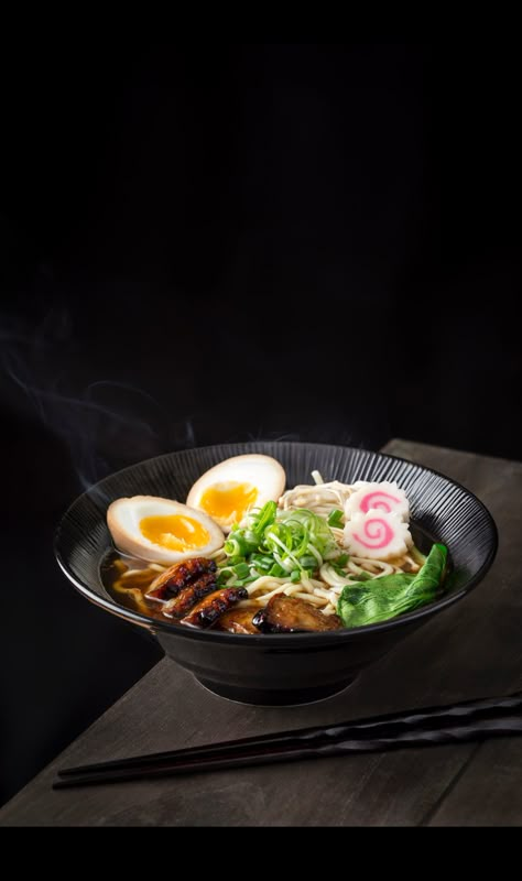 Ramen Photography, Food Court Design, Shio Ramen, Black Food, Ramen Recipes, Global Cuisine, Food Photography Tips, Food Painting, Beef And Noodles