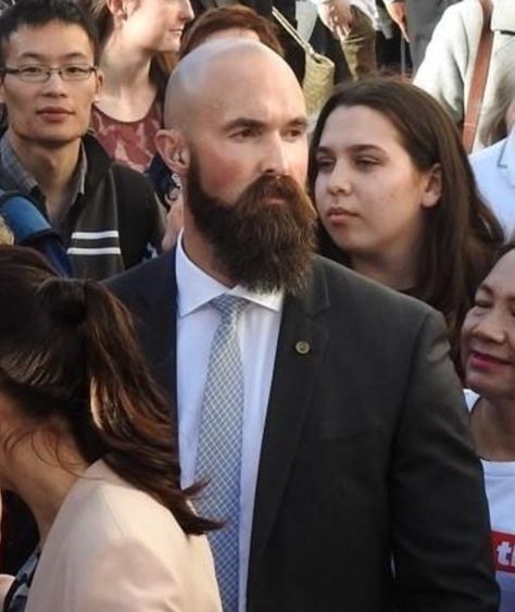 Jacinda Ardern's bodyguard's beard amasses fan base Long Beard Styles, Full Beard, Beard Love, Awesome Beards, Long Beards, Beard Life, Body Hair, Beard Styles, Facial Hair