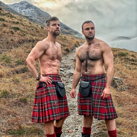 Irish Humor, Scottish Men, Ripped Workout, Its Raining Men, Going Commando, Male Art Reference, Men's Costumes, Men Wearing Skirts, My Dream Guy