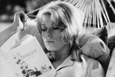 Catherine Deneuve, Woman Reading, Reading A Book, Hammock, A Book, A Woman, Reading