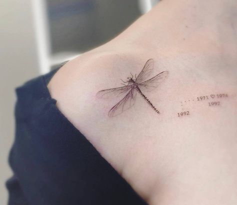 Dragonfly Back Tattoo For Women, Dragonfly Tattoo Delicate, Dragonfly Tattoo Ribs, Dragonfly Shoulder Tattoo, Dragonfly Spine Tattoo, Kiss Tattoo, Small Dragonfly Tattoo, Flying Tattoo, Dragonfly Tattoo Design