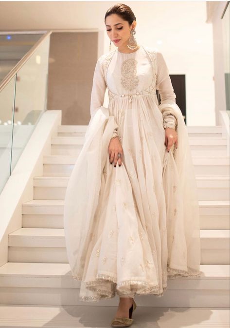 Mahira Khan Anarkali, Mahira Khan Outfits, Outfit Ideas Pakistani, Eid Outfit Ideas Pakistani, Hijabi Bride, Shadi Dress, Eid Outfit Ideas, Eastern Wear, Pakistani Formal Dresses