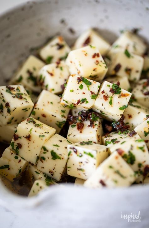 Marinated Mozzarella Cubes, Marinated Cheese Cubes, Marinated Cheese Appetizer, Mozzarella Bites, Marinated Mozzarella, Mozzarella Recipe, Marinated Cheese, Perfect Cheese Board, Mozzarella Recipes