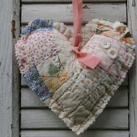 Repurposed Quilt, Quilts Vintage, Scrap Fabric Projects, Quilts Decor, Quilted Ornaments, Heirloom Quilt, Cabin Quilt, Fabric Hearts, Quilted Christmas Ornaments