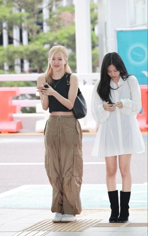 Korean Outfits Street Styles Kpop, Idols Fashion, Airport Fashion Kpop, Korean Airport Fashion, Confident Outfit, Outfit Airport, Thai Fashion, Outfit Korean Style, Kpop Pics