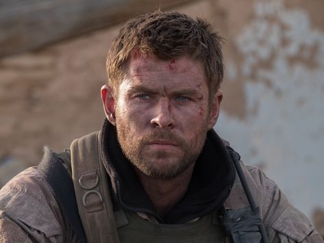 Chris Hemsworth takes on the Taliban in solid war film '12 Strong' 12 Strong Movie, Strong Photo, 12 Strong, Film Star Trek, Michael Murphy, Hollywood Hotel, Thriller Movie, Military Gear, Movie Stills