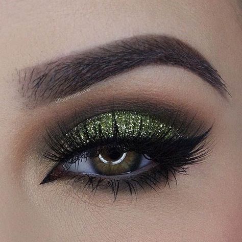 Pinterest: SaDexO Makeup Cantik, Make Up Designs, Holiday Makeup Looks, Smokey Eye For Brown Eyes, Green Makeup, Beauty Make-up, Brow Powder, Makijaż Smokey Eye, Green Eyeshadow