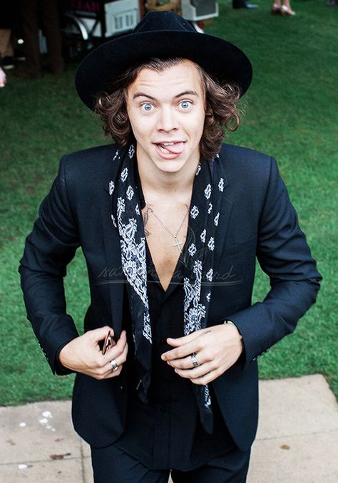 Harry at Jay's wedding Anne Cox, Harry Pictures, Harold Styles, Gambar One Direction, London Boy, Harry 1d, Haikou, Harry Styles Wallpaper, Harry Styles Pictures