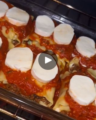 Mess-Free Lasagne Bites 😋🍝 | Mess-free lasagne bites are so easy to make and serve 😋🍝 | By FOODbibleFacebook Lasagne Bites, Super Easy Lasagna, Lasagna Bites, Derby Party Food, Kentucky Derby Party Food, Recipe For 1, Meat Dinners, Italian Dinner, Spaghetti Recipes