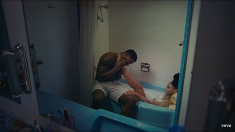 Black Couple Bathtub, Couple Bathtub, Couple Bathtub Aesthetic, Couples Bathtub, Bath Couple, Bathtub Aesthetic, Cinematic Shots, Book Tok, Shower Together