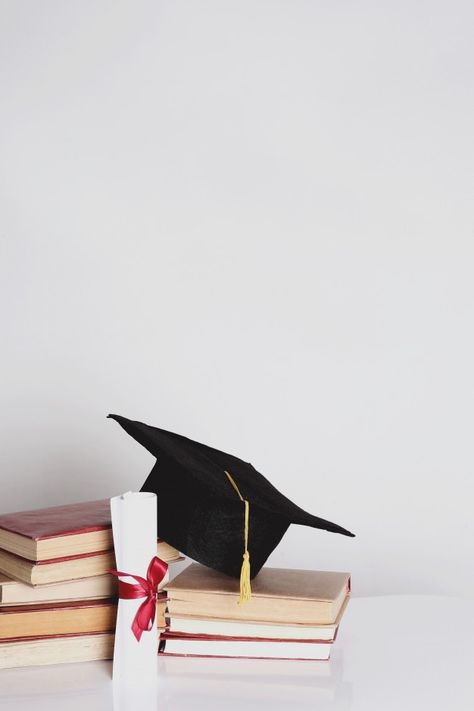 Square academic hat Free Photo | Free Photo #Freepik #freephoto #certificate #school #education #student Graduation Wallpaper, Education Student, Graduation Photography Poses, Graduation Poses, Cool Pictures For Wallpaper, Graduation Picture Poses, Graduation Photography, Instagram Frame Template, School Education