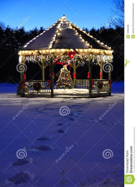 Old Town Gazebo  | New England town gazebo decorated form Christmas in the evening. Winter Wedding Decorations Diy, Christmas Gazebo, Gazebo Lights, Garden Gazebos, Celebrating Yule, Downtown Christmas, Community Christmas, Lodge Christmas, Santa House