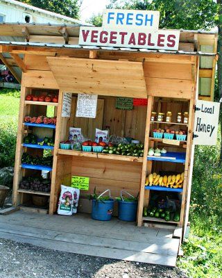 Veggie Stand, Farm Market Ideas, Roadside Stand, Farmers Market Stand, Farmers Market Display, Produce Stand, Vegetable Stand, Amish Farm, Vegetable Shop