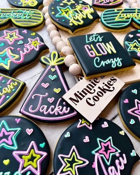 Amanda Luecke on Instagram: "Glow in the dark (black light) cookies for a NYE kids sleepover collab with @miko.events !! SWIPE TO SEE THEM UNDER A BLACK LIGHT! . I used neon glow in the dark powder and mixed it with royal icing to get them to glow. I also added electric gel colors to enhance the colors so I wasn’t using all powder to color the icing. . . . . . . . . . #minniescookies #glowinthedarkcookies #glowinthedark #nyeparty #happynewyear #nye2022 #customsugarcookies #customdecoratedcooki Glow In The Dark Cookies, Neon Cookies, Nye Kids, Neon Sweet 16, Light Cookies, Kids Cookies, Kids Sleepover, Glow Birthday Party, Cookies Birthday