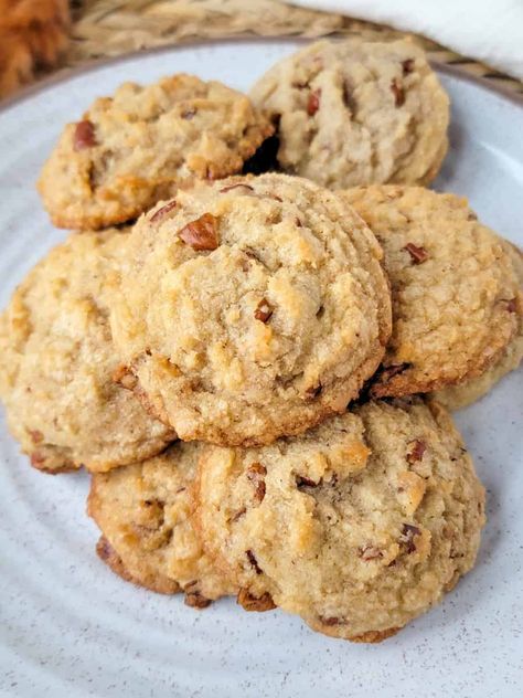 Maple Cookies Recipe, Maple Pecan Cookies, Cookie Recipes Thanksgiving, Fall Cookie Recipes, Maple Cookies, Recipe Thanksgiving, Brown Butter Cookies, Butter Cookie Recipe, Butter Pecan Cookies